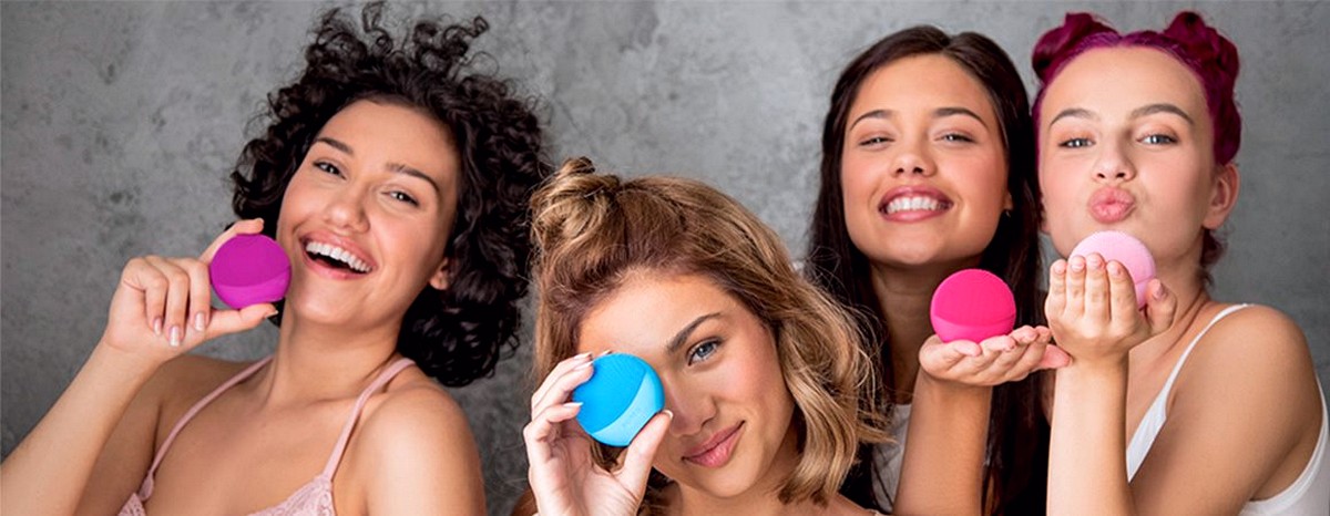 Girls-using-Foreo-Luna-2-Happy-Promotion-2020-Singapore-Malaysia-2021 Now till 31 May 2020: FOREO Online Sale! 15% off Sitewide Promo Code! EverydayOnSales Exclusive!