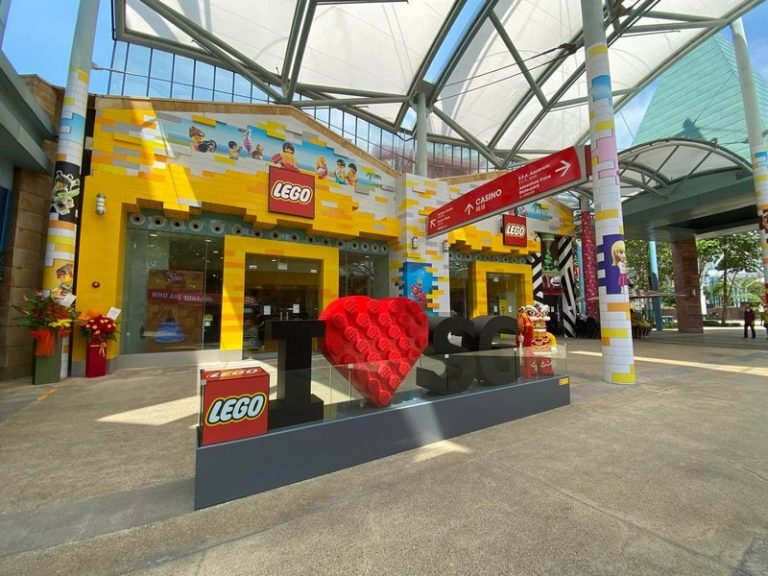 world's biggest lego store
