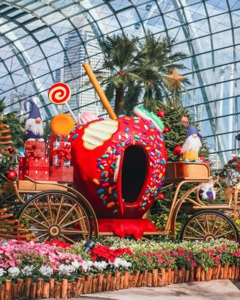 Poinsettia-Wishes-2021-At-GBTB-Has-A-Cupcake-Ferris-Wheel-Candied-Apple-Christmas-Carriage-4-350x437 Now till 3 Jan 2022: Poinsettia Wishes 2021 At GBTB Has A Cupcake Ferris Wheel, Candied Apple Christmas Carriage