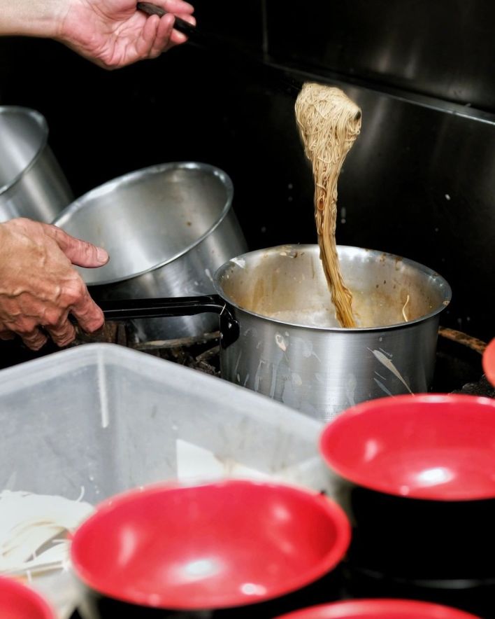 18 Nov 2021 Onward Seng Kee Black Chicken Herbal Soup With Mee Sua