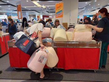 Akemi-Uchi-Hooga-Warehouse-Sale-2023-Singapore-Clearance-Bedding-Home-Living-Pillows-7-350x263 21-26 Mar 2023: AKEMI UCHI & HOOGA Warehouse Sale: The WAREHOUSE Fiesta! Up to 70% OFF at Suntec City